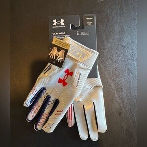 Under Armour F9 Nitro Football Gloves. Youth Medium. Glue Grip. Gray. NWT